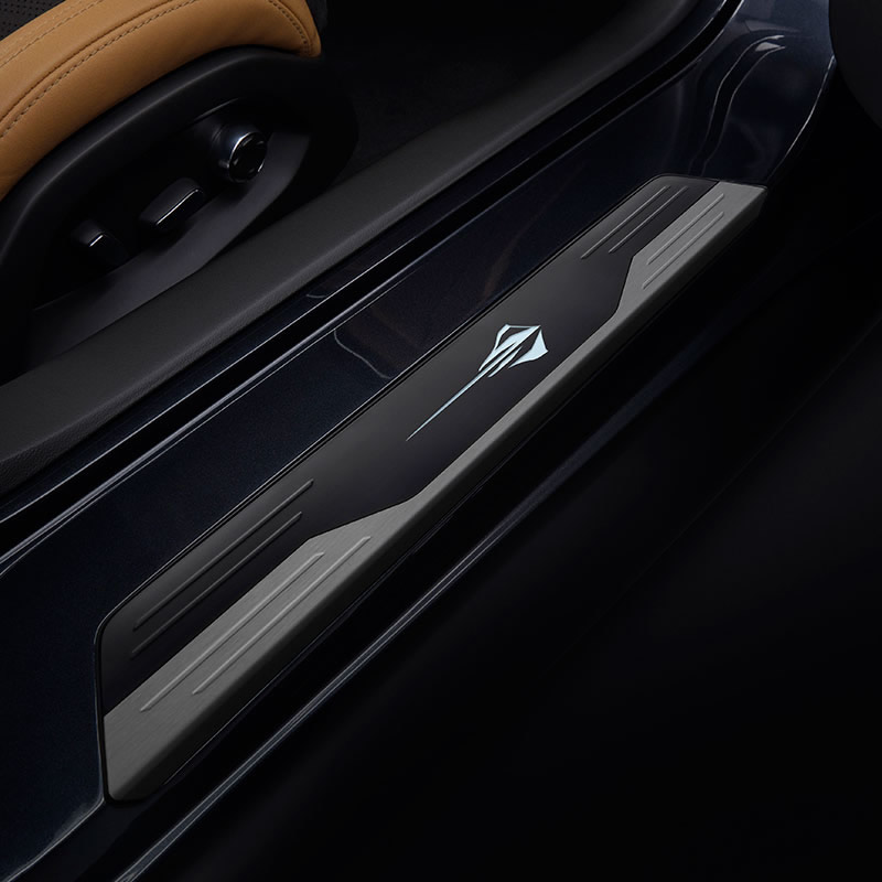 2021-corvette-stingray-illuminated-door-sill-plate.jpg