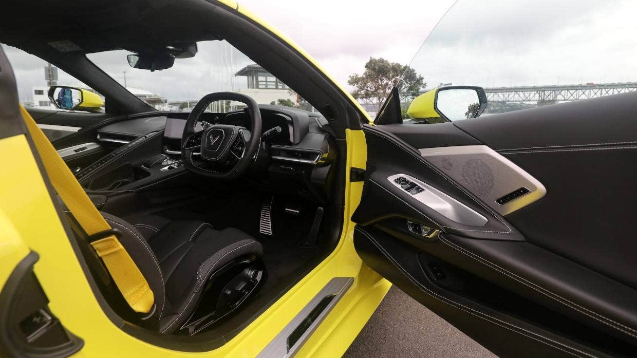 2022-corvette-stingray-right-hand-drive-1.jpg