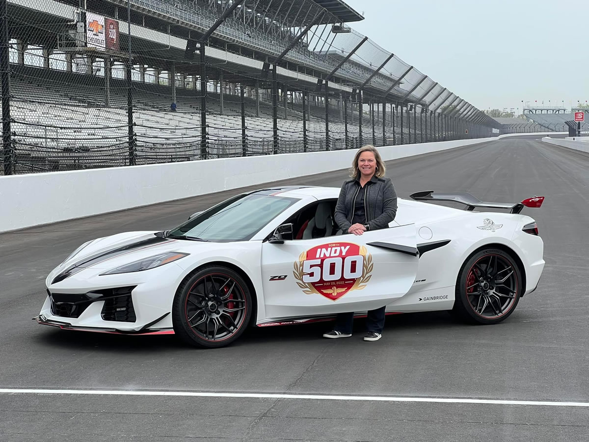 sarah-fisher-2023-corvette-z06-indy-500-pace-car-1.jpg