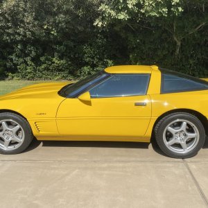 1995 Corvette ZR-1 in Competition Yellow