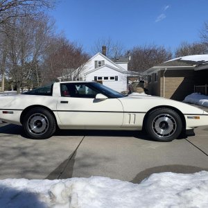 1985 Corvette in White with Carmine Leather Interior