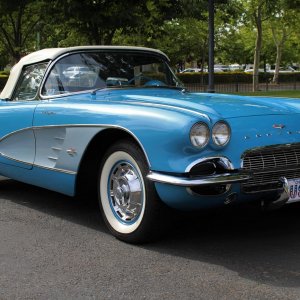 1961 Corvette in Jewel Blue
