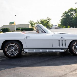 1965 Corvette Convertible 396/425 in Ermine White