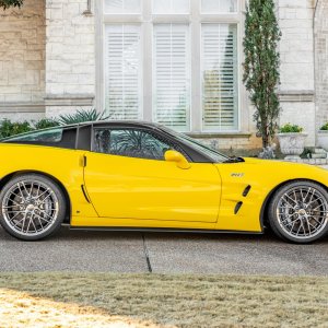 2009 Corvette ZR1 3ZR in Velocity Yellow