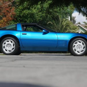1991 Corvette ZR-1 in Quasar Blue Metallic
