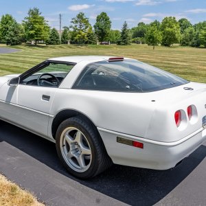 1995 Corvette ZR-1 in Arctic White