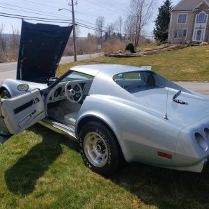 1977 Corvette in Corvette Silver Blue Metallic
