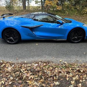 2023 Corvette Z06 Convertible 2LZ Z07 in Rapid Blue
