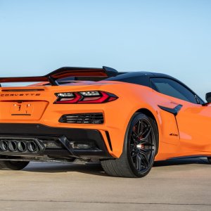 2023 Corvette Z06 Convertible 3LZ Z07 in Amplify Orange
