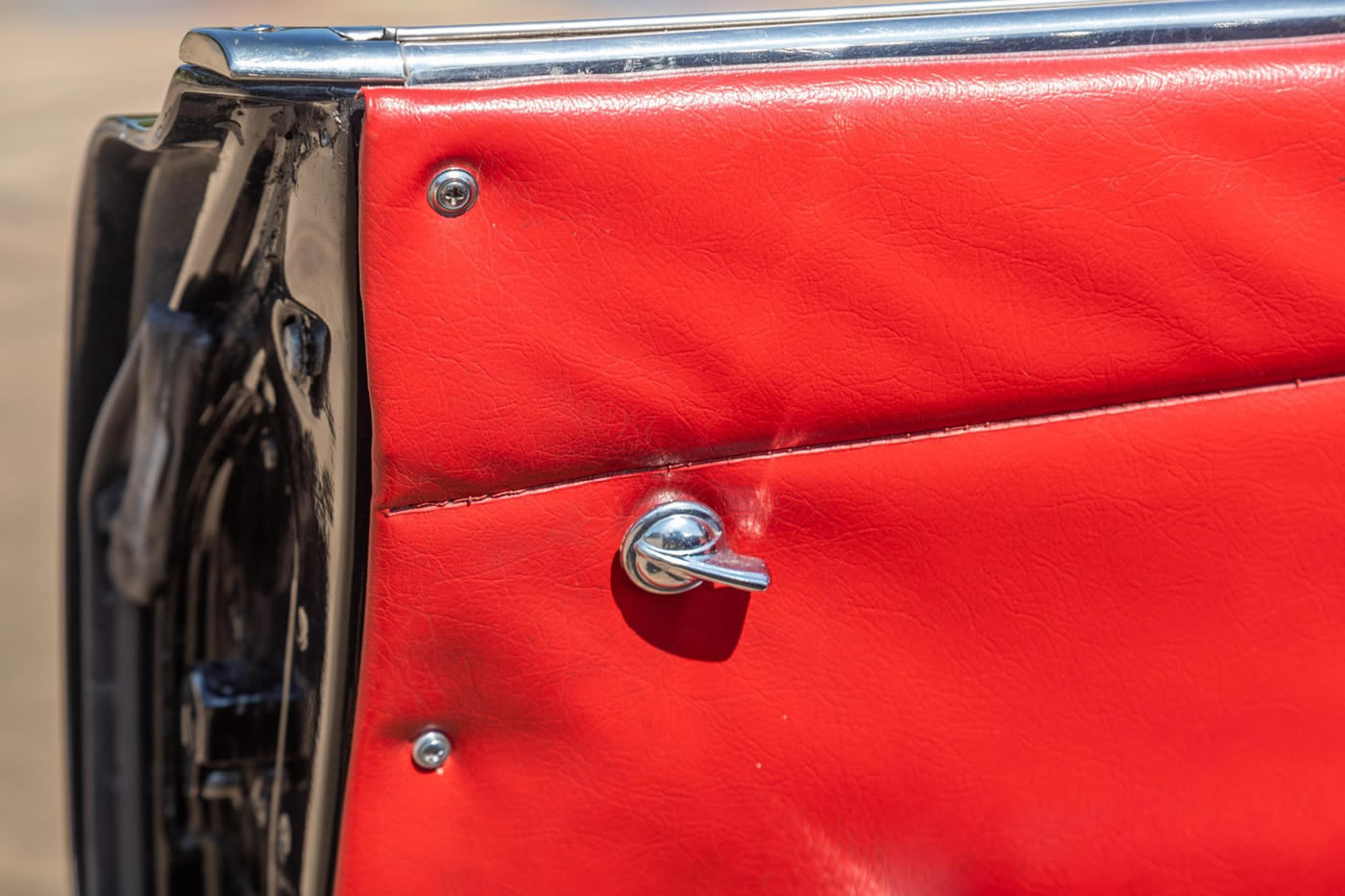 1959 Corvette in Tuxedo Black - Red Interior