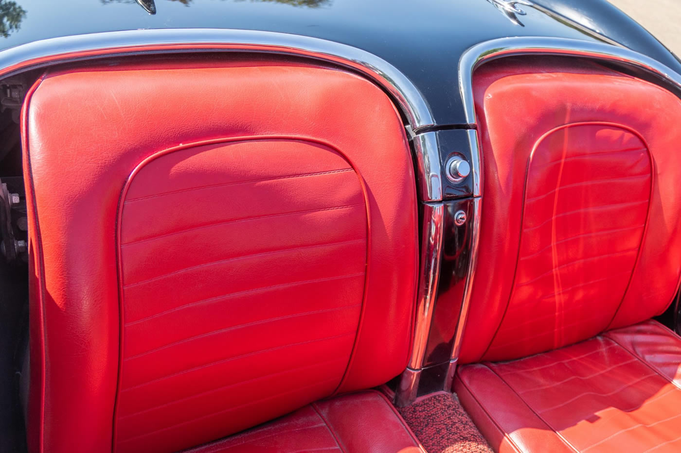 1959 Corvette in Tuxedo Black - Red Interior
