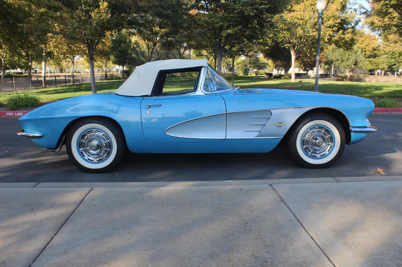 1961 Corvette in Jewel Blue