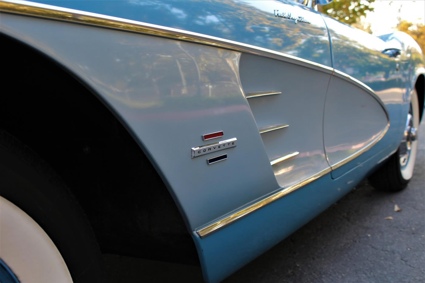 1961 Corvette in Jewel Blue
