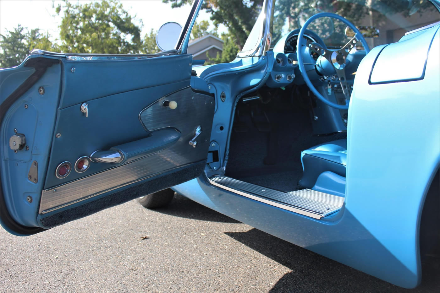 1961 Corvette in Jewel Blue