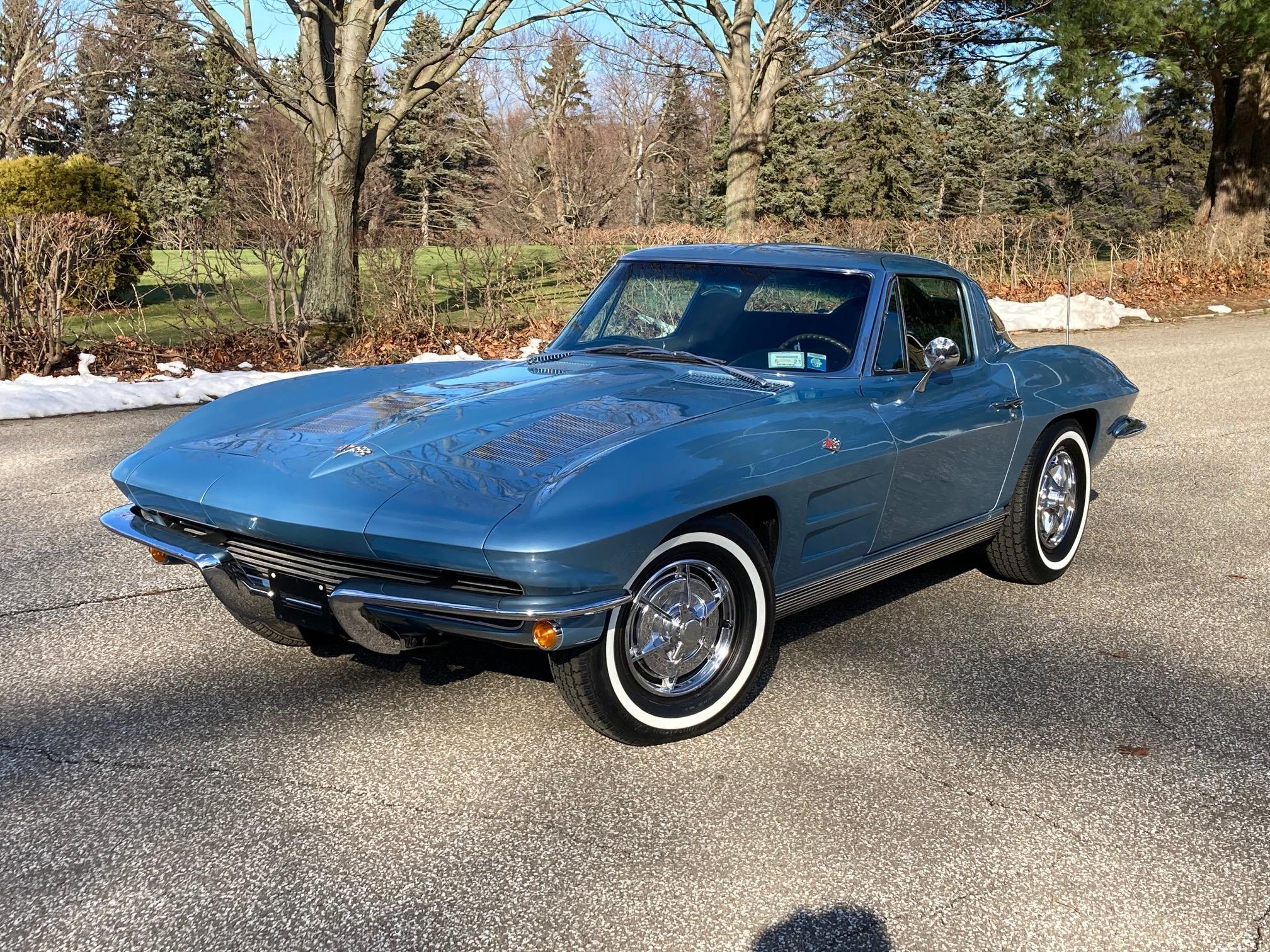 1963 Corvette Split Window Coupe in Silver Blue