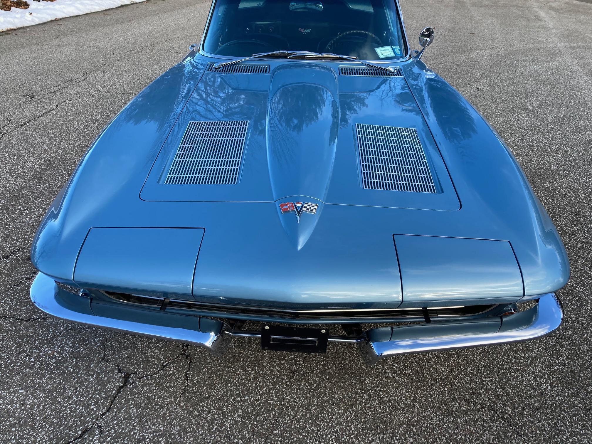 1963 Corvette Split Window Coupe in Silver Blue