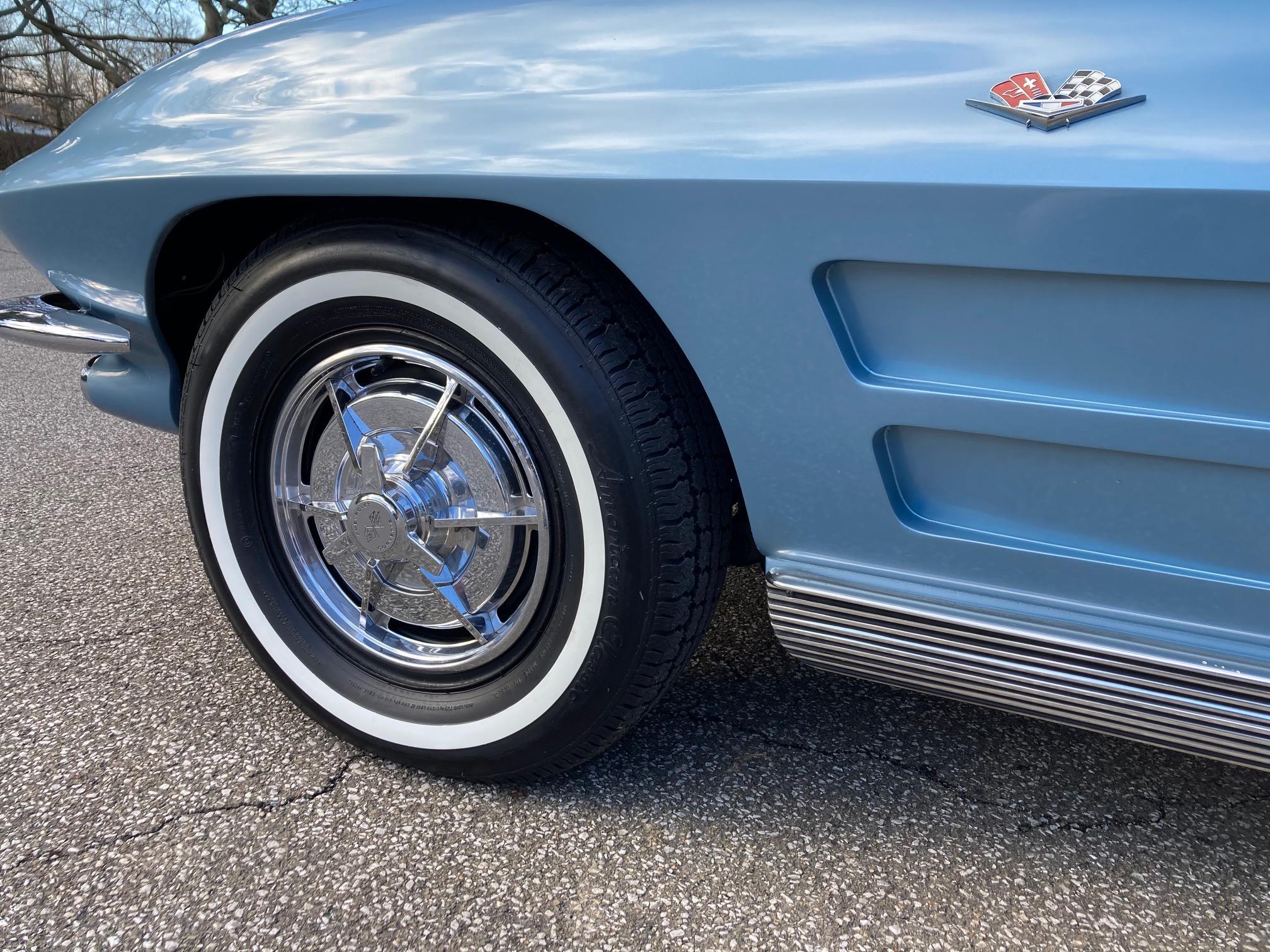 1963 Corvette Split Window Coupe in Silver Blue