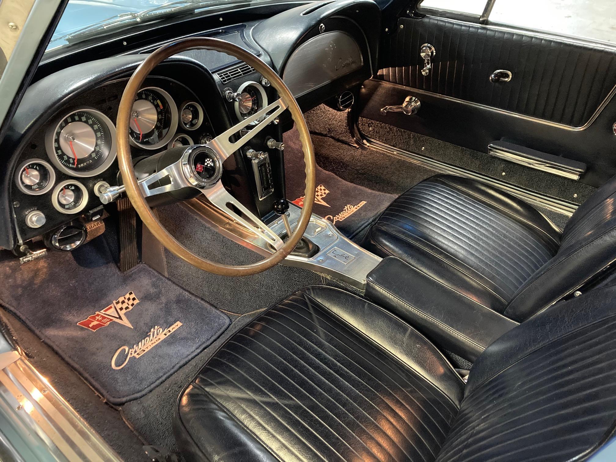 1963 Corvette Split Window Coupe in Silver Blue