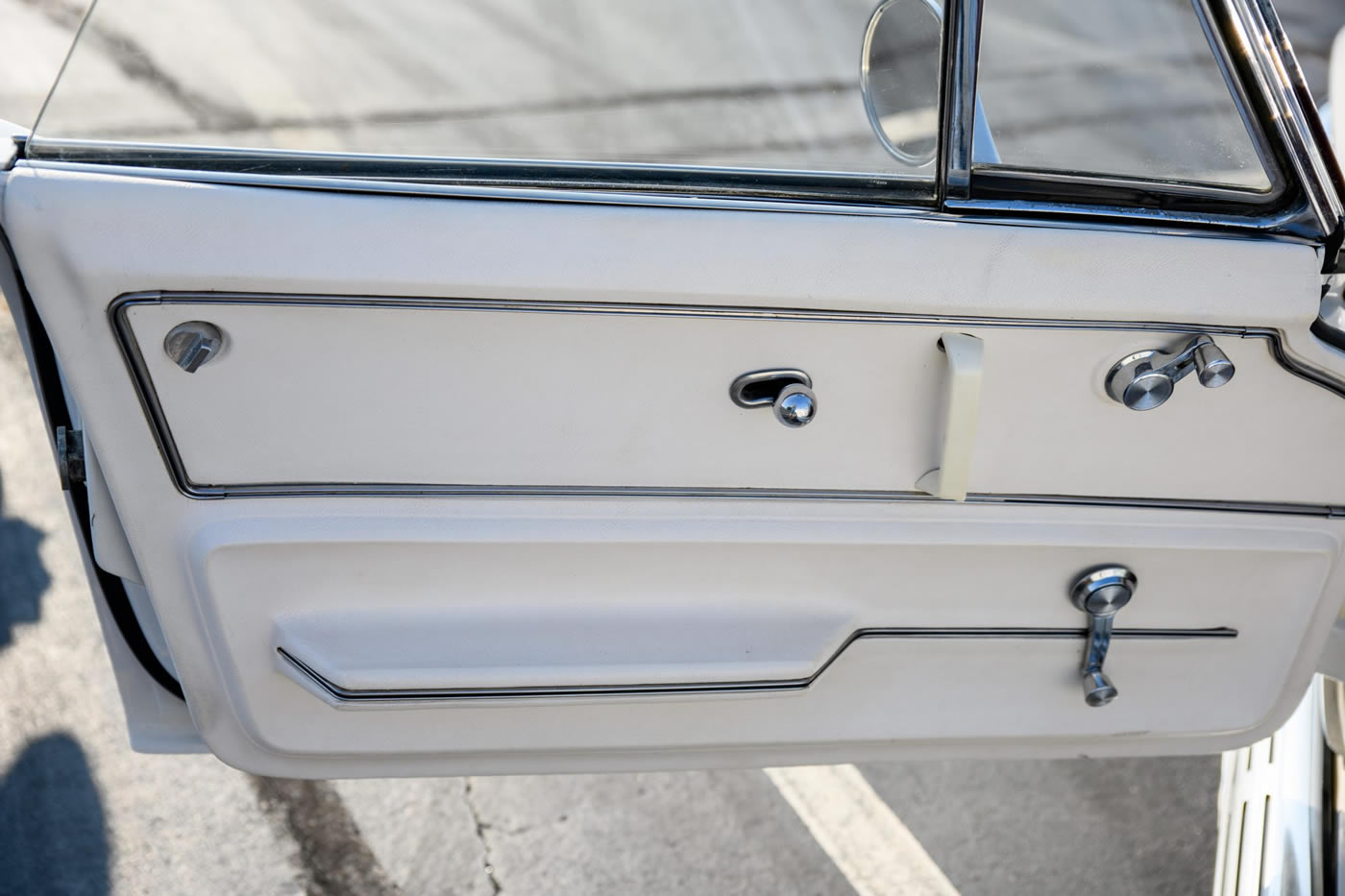 1965 Corvette Convertible 396/425 in Ermine White