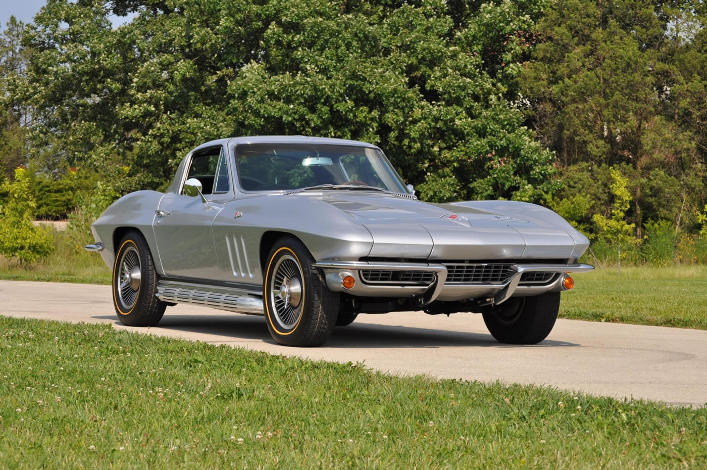 1966 Corvette Coupe in Silver Pearl