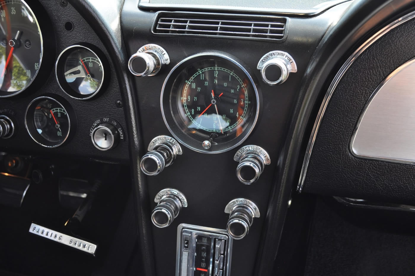 1966 Corvette Coupe in Silver Pearl