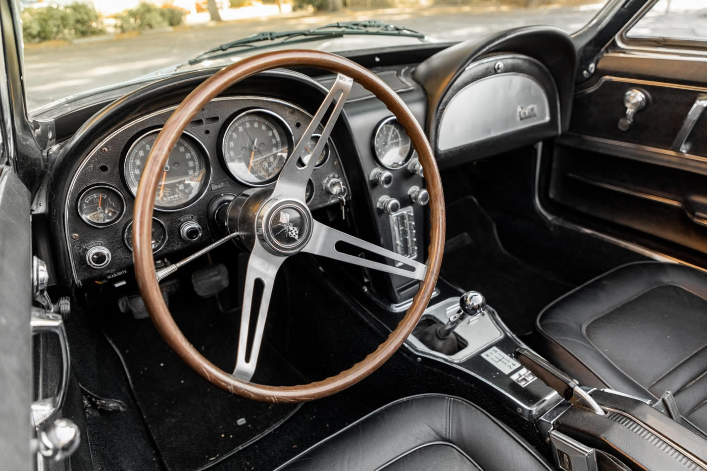 1967 Corvette Convertible in Silver Pearl