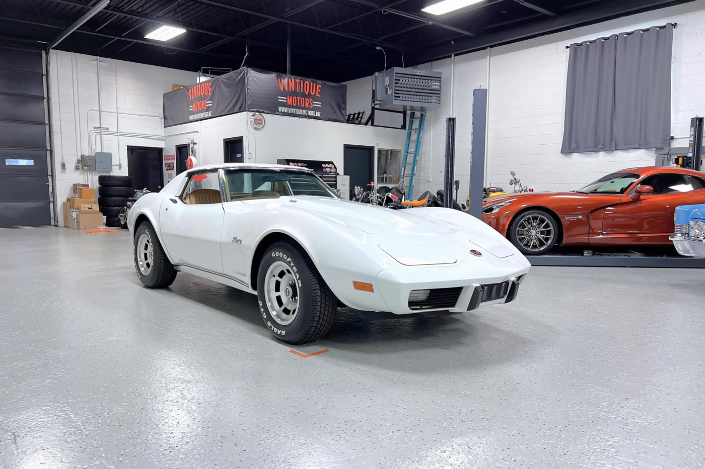 1976 Corvette in Classic White