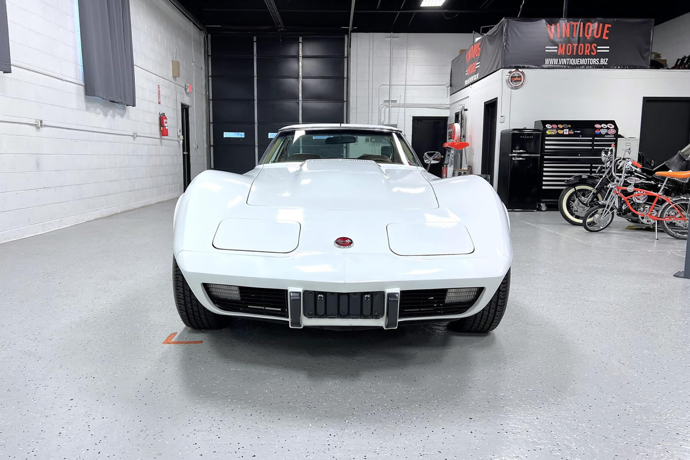 1976 Corvette in Classic White