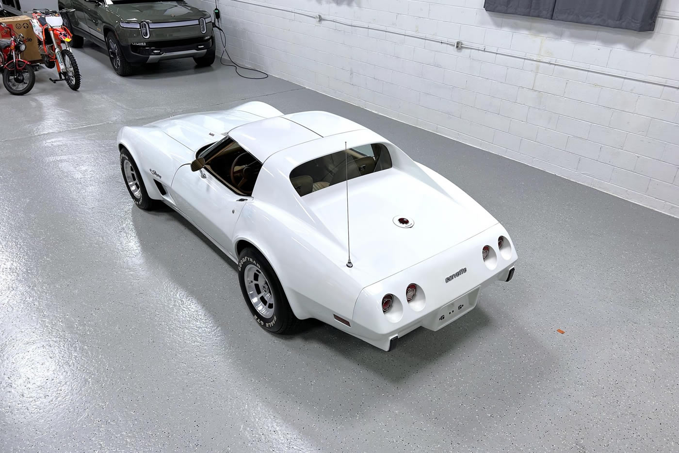 1976 Corvette in Classic White