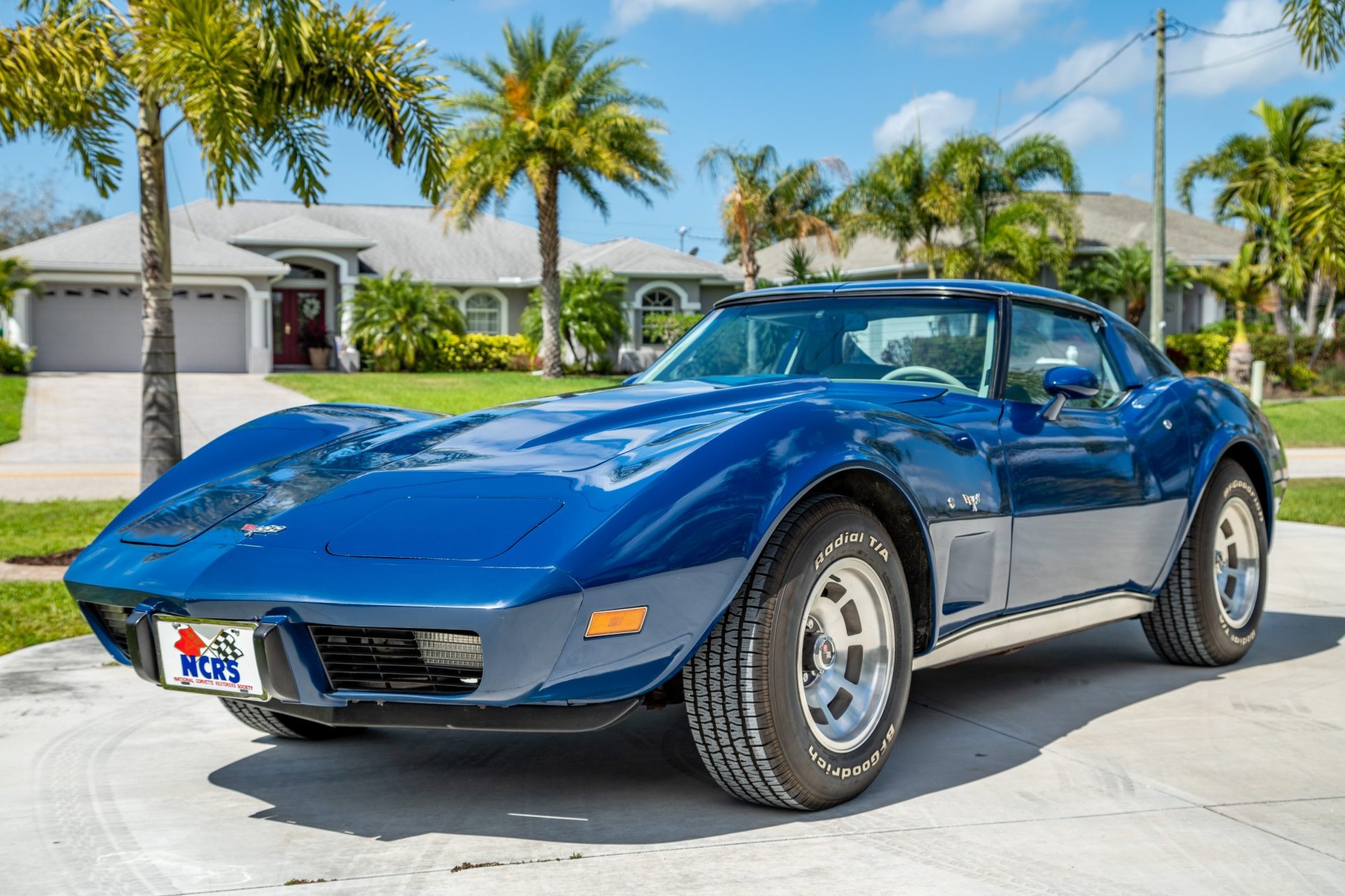 1977 Corvette in Corvette Dark Blue