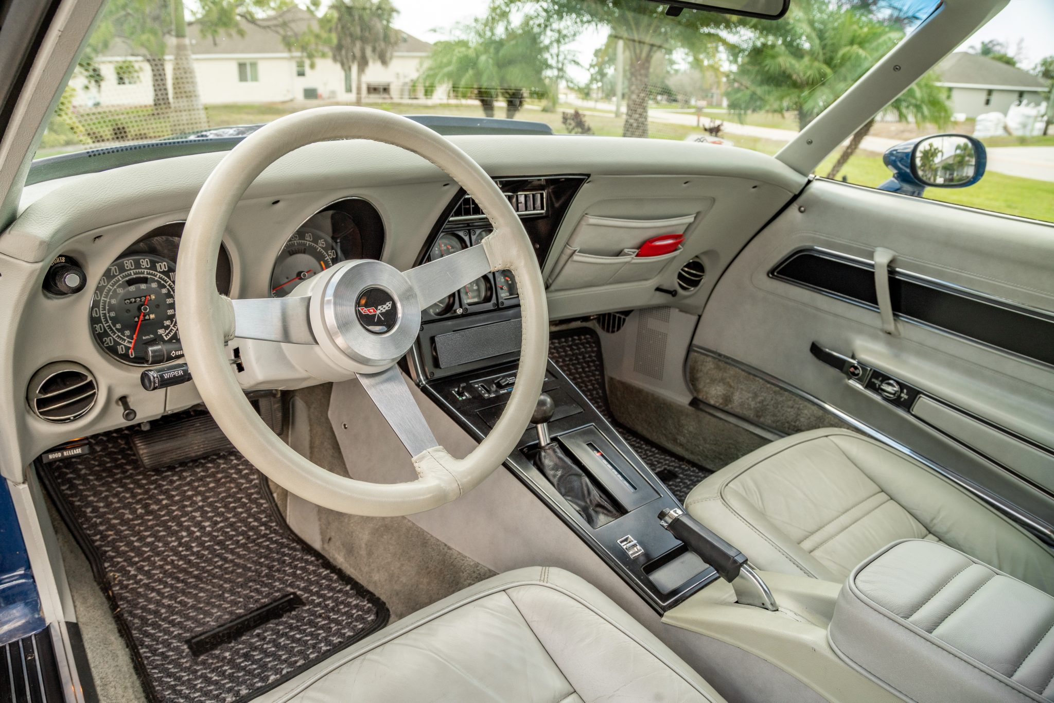 1977 Corvette in Corvette Dark Blue
