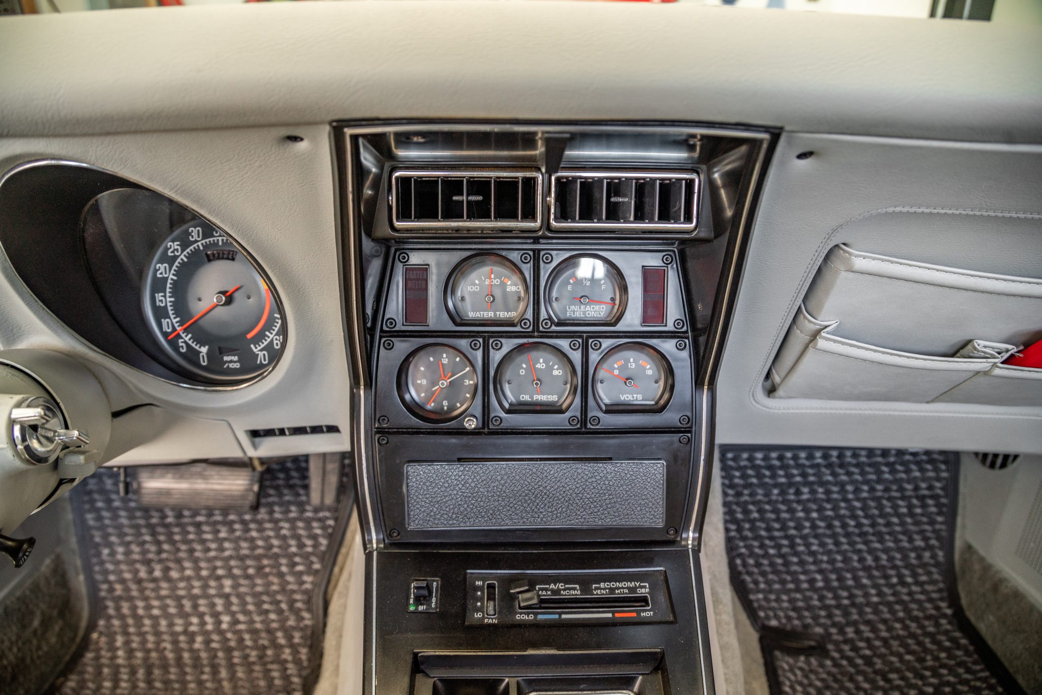1977 Corvette in Corvette Dark Blue