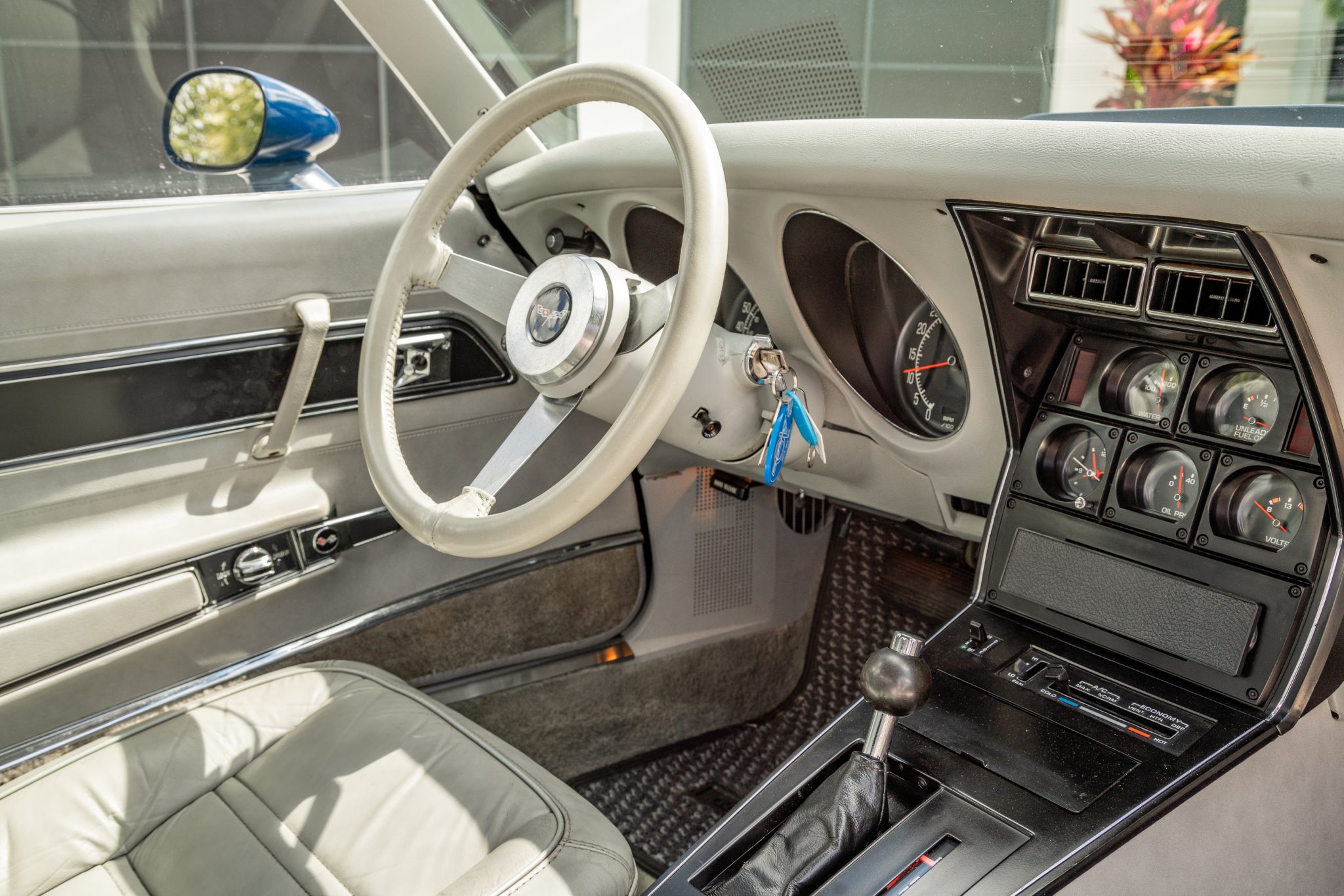 1977 Corvette in Corvette Dark Blue