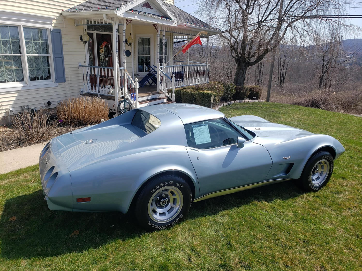 1977 Corvette in Corvette Silver Blue Metallic