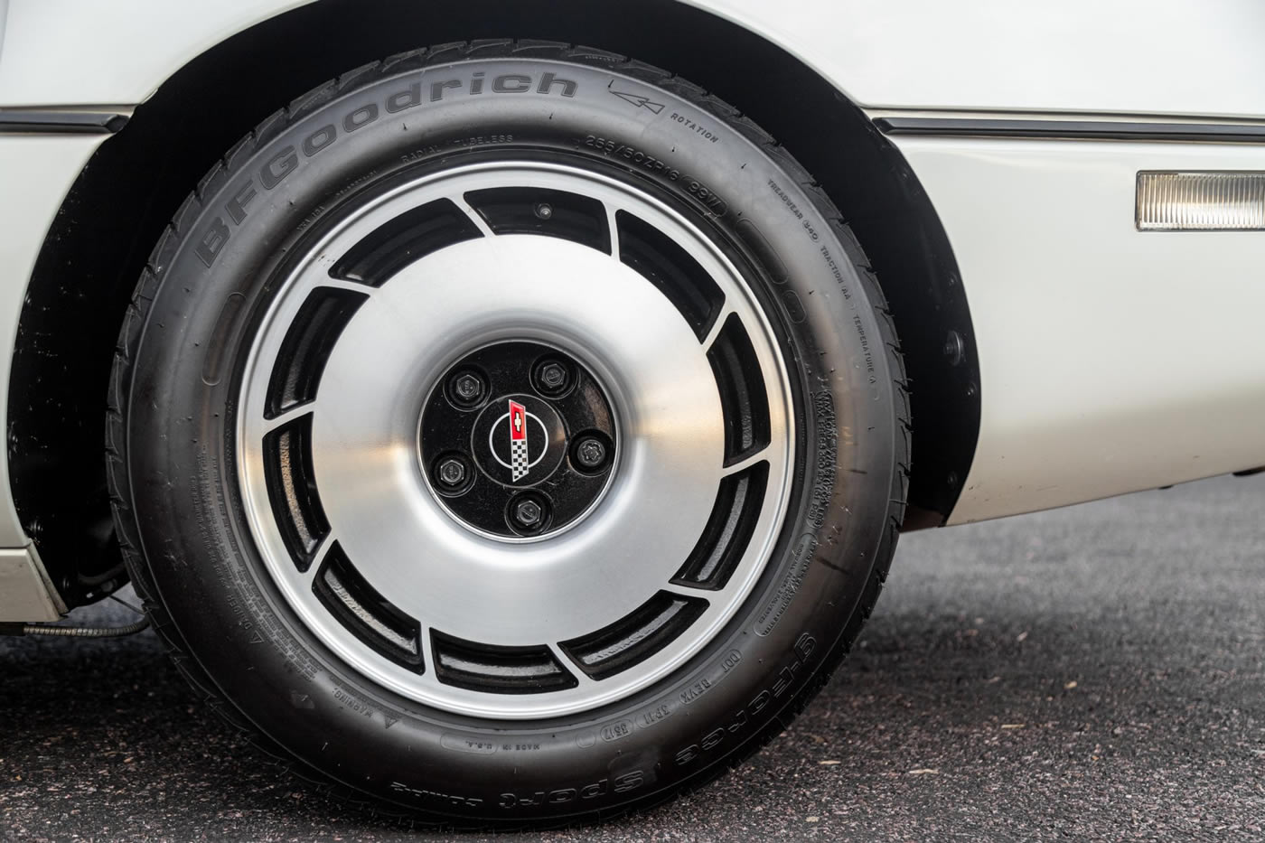 1984 Corvette in White with Carmine Leather
