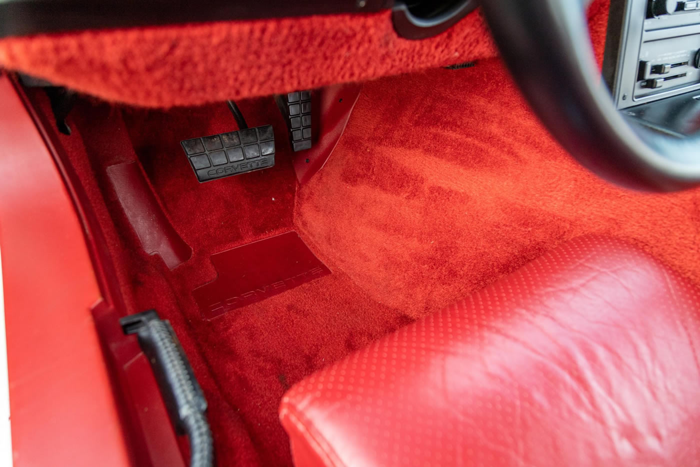 1984 Corvette in White with Carmine Leather