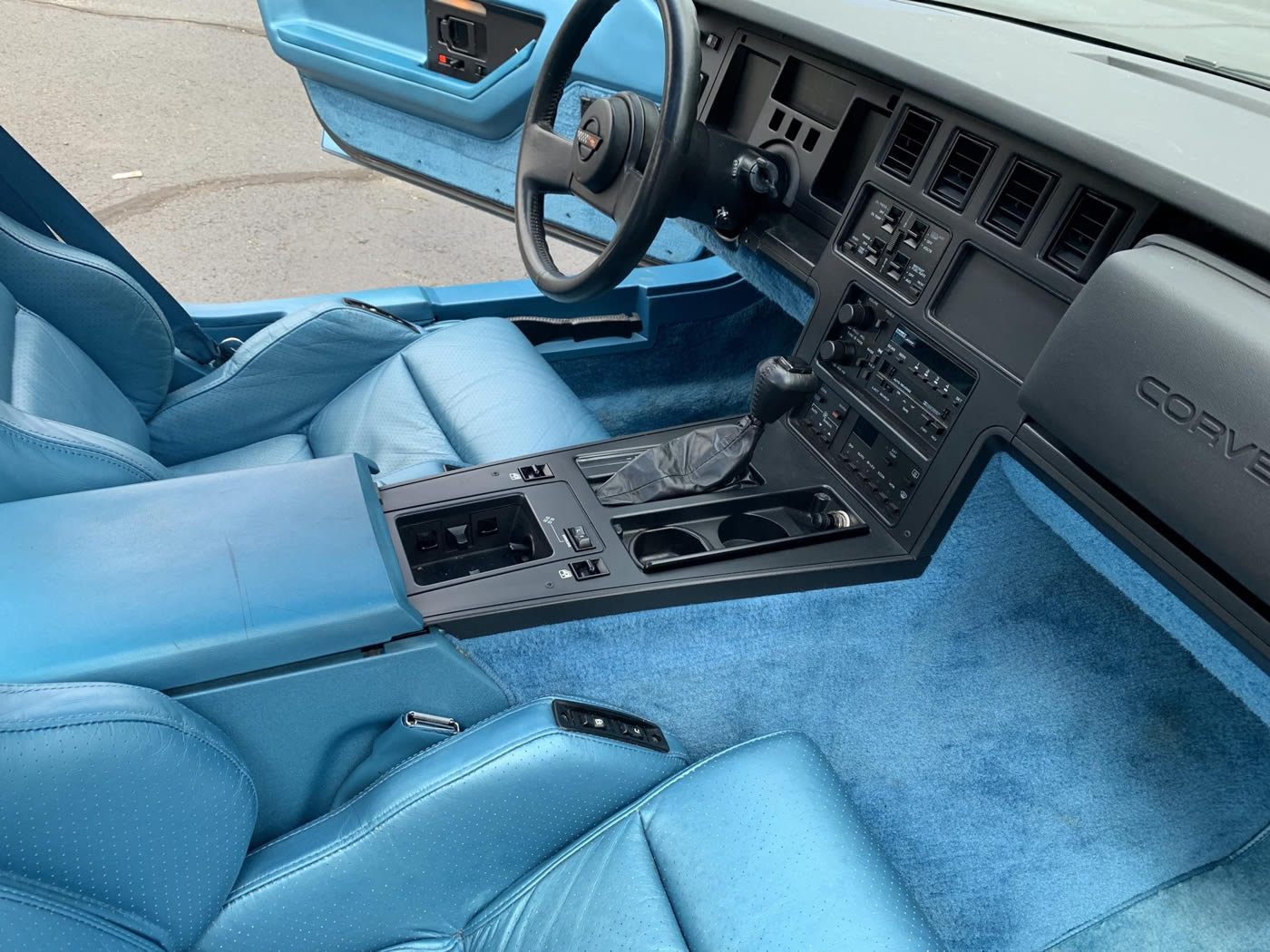 1987 Corvette Coupe in Medium Blue Metallic