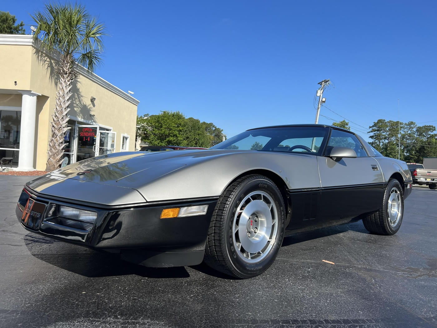 1987 Corvette in Medium Gray Metallic and Black Two-Tone