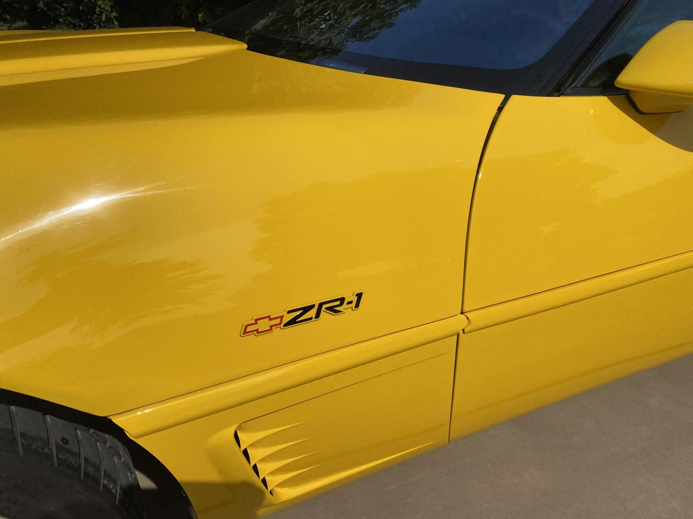1995 Corvette ZR-1 in Competition Yellow