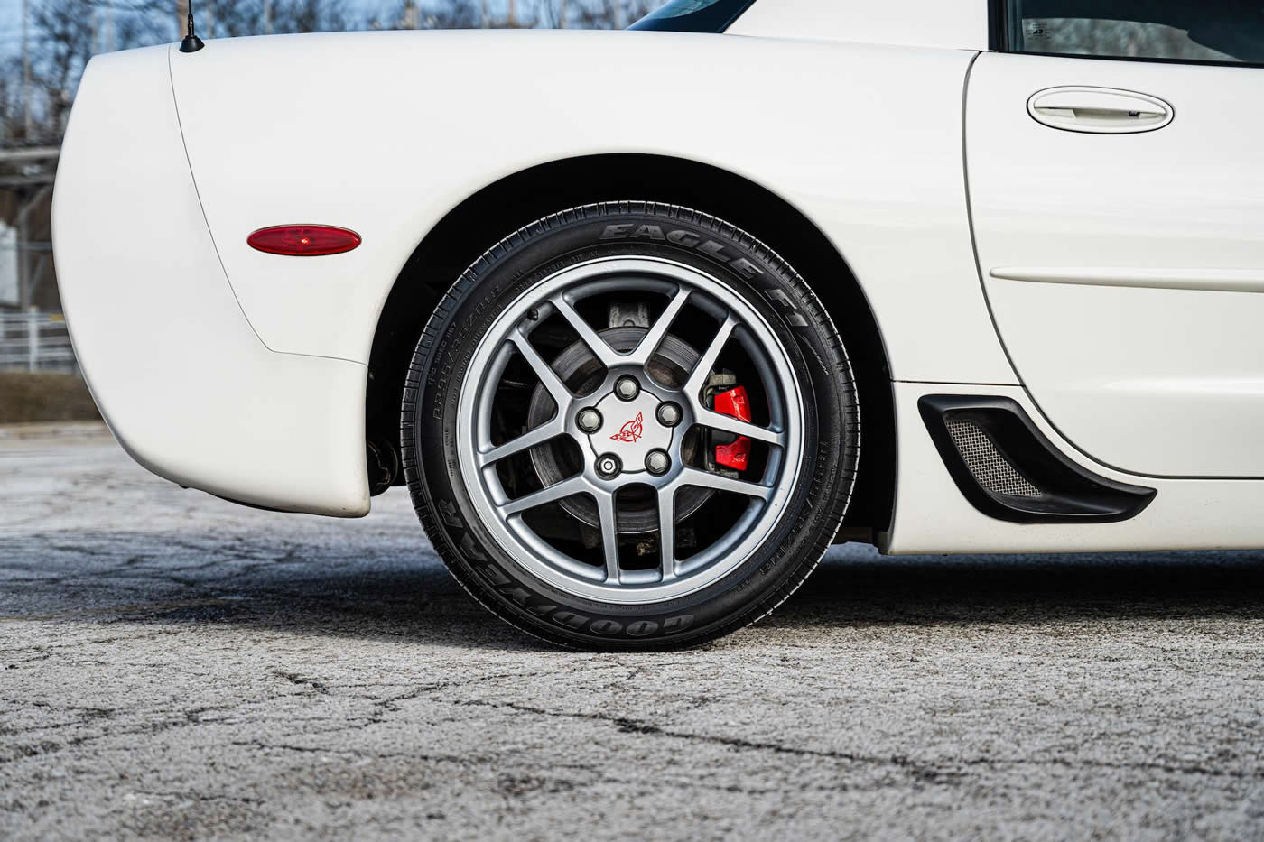 2001 Corvette Z06 in Speedway White