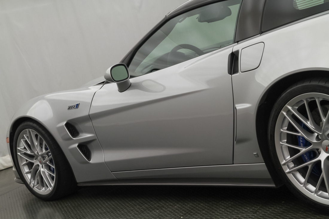 2009 Corvette ZR1 - Blade Silver Metallic