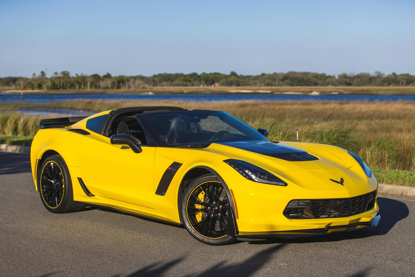 2016 Corvette Z06 C7.R Edition in Corvette Racing Yellow Corvette
