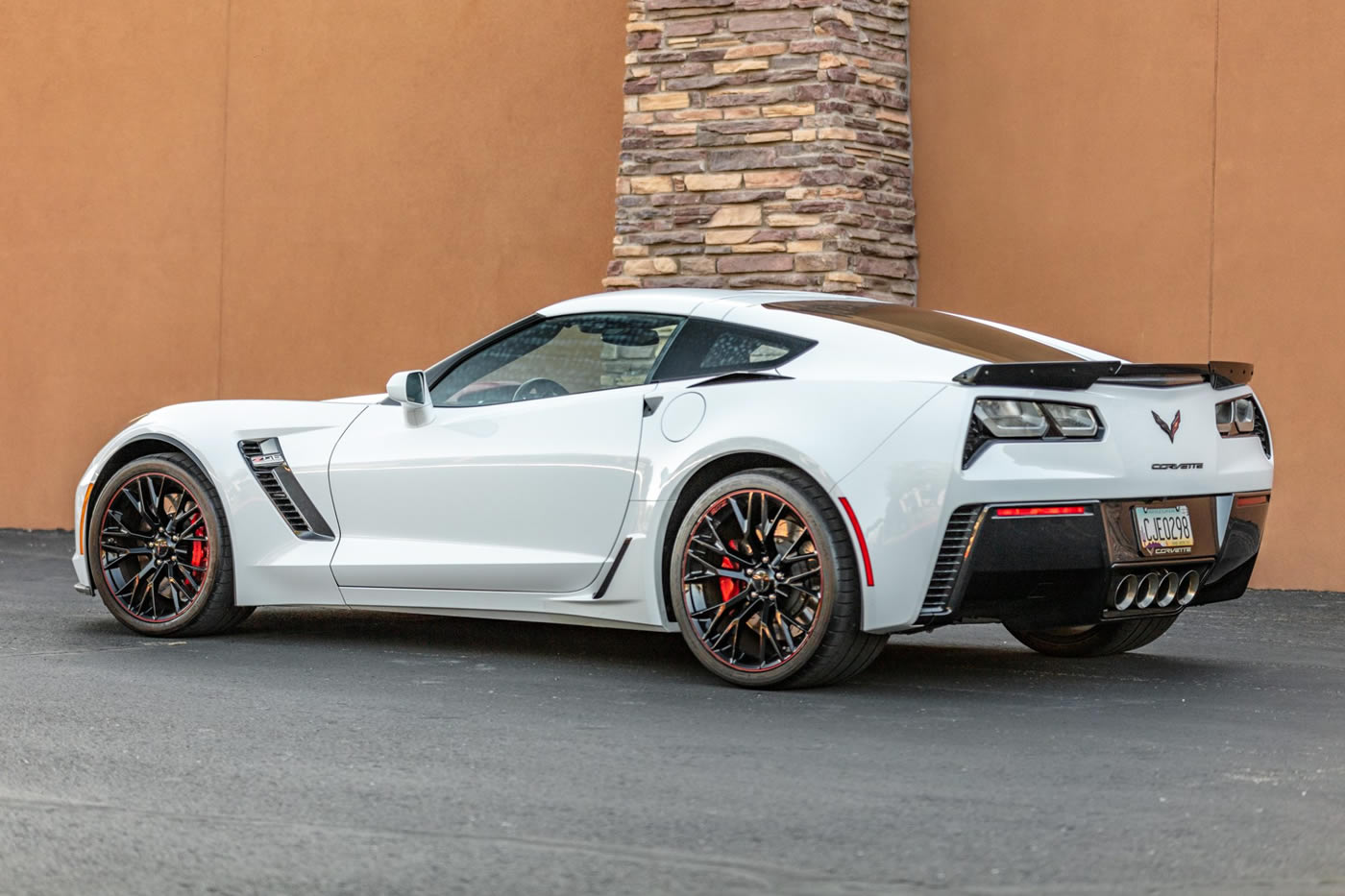 2016 Corvette Z06 Coupe 3LZ in Arctic White