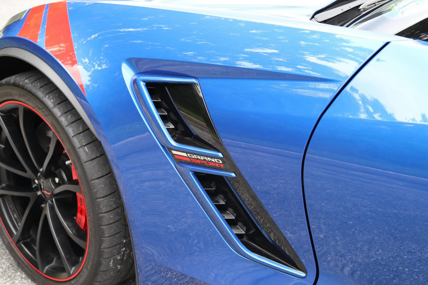 2019 Corvette Grand Sport 2LT Coupe in Elkhart Lake Blue Metallic