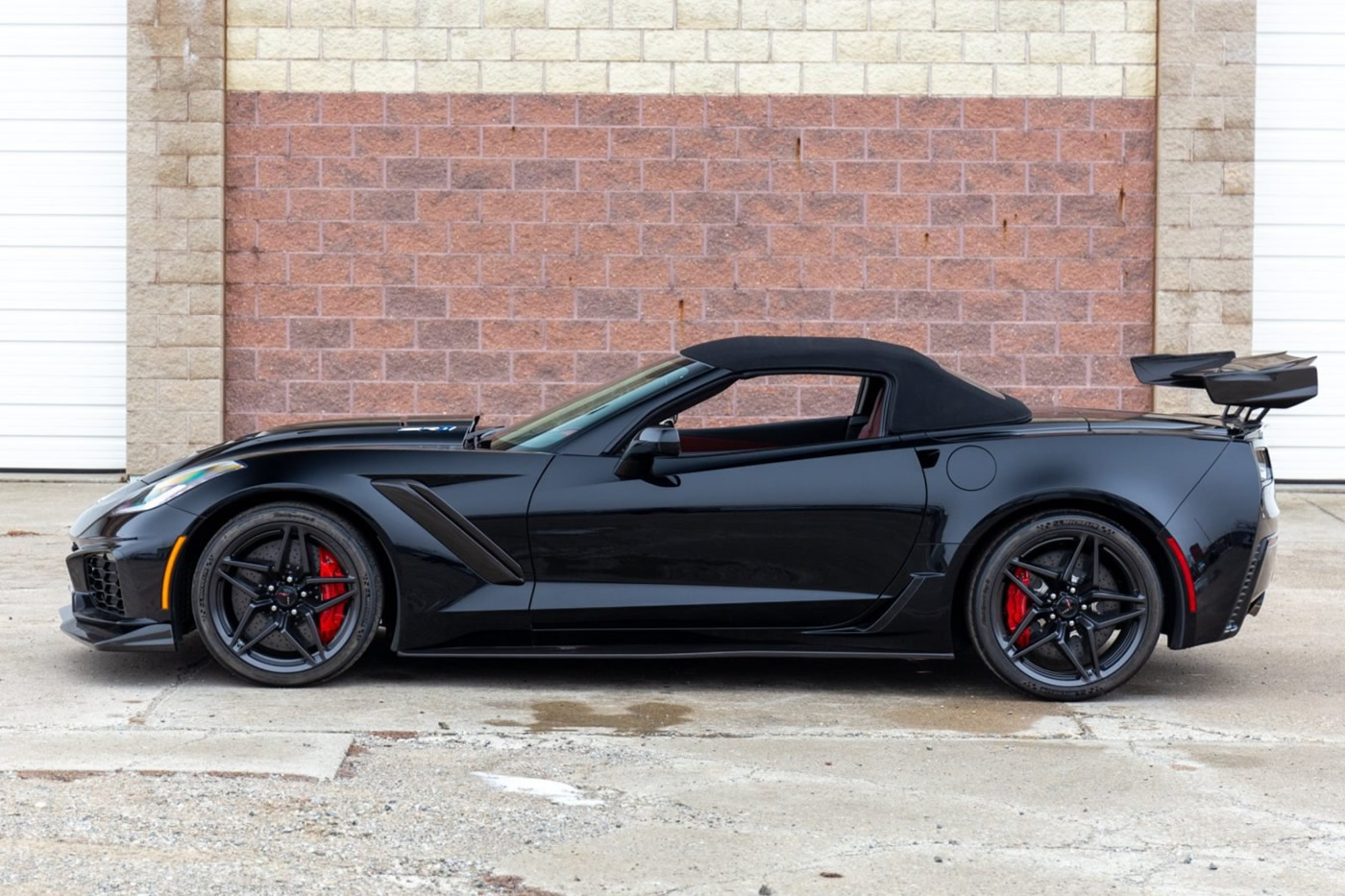 2019 Corvette ZR1 Convertible in Black with Spice Red Interior