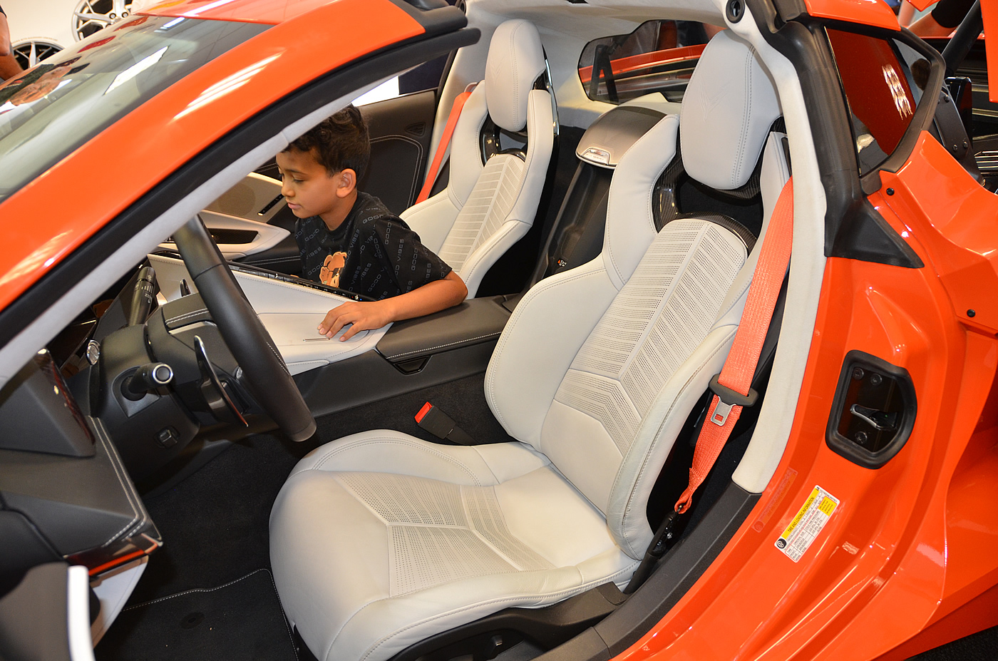 2020-c8-corvette-interior-4.jpg