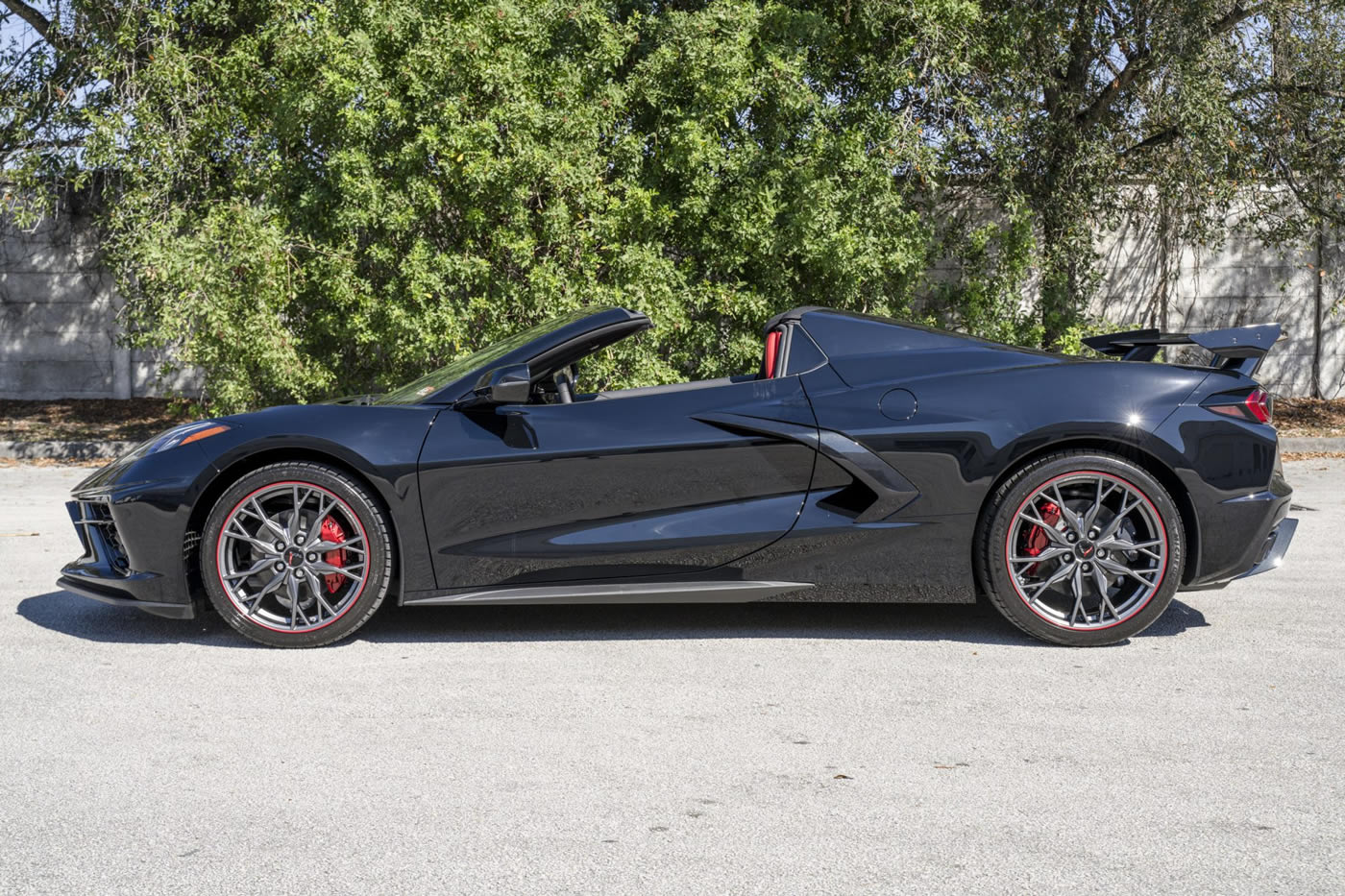 2023-corvette-stingray-convertible-black-5.jpg