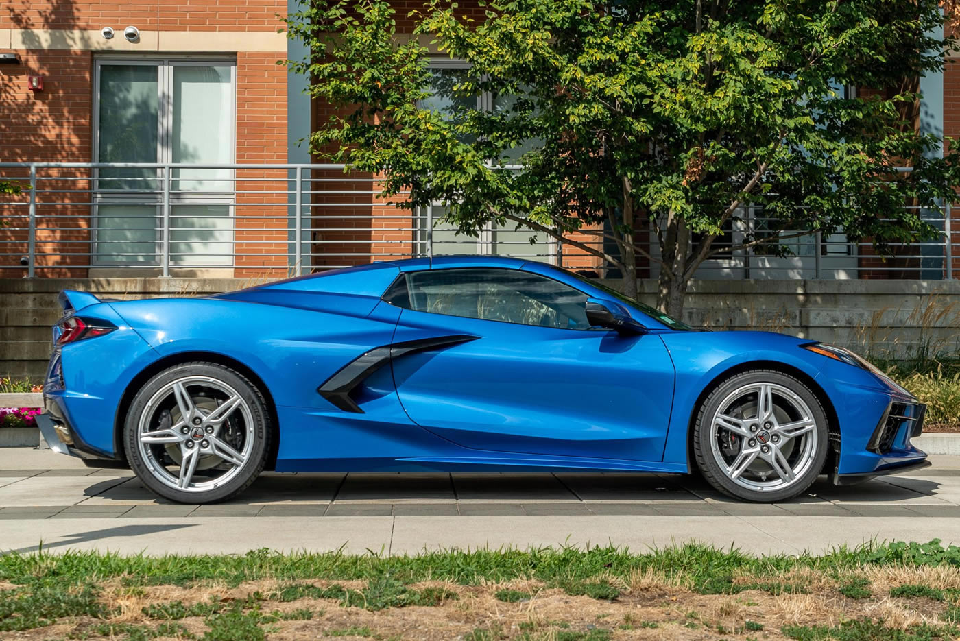 2023 エルクハートレイクブルーメタリック (チェイスカー) 2023 Corvette Stingray Convertible in Elkhart Lake Blue | Corvette