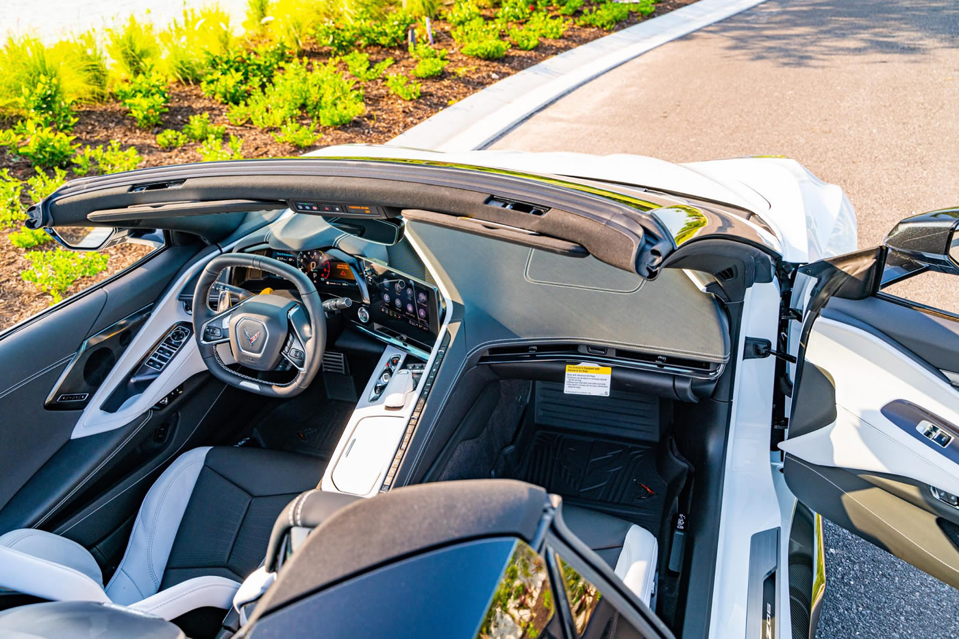 2023 Corvette Z06 Convertible 2LZ Z07 in Arctic White