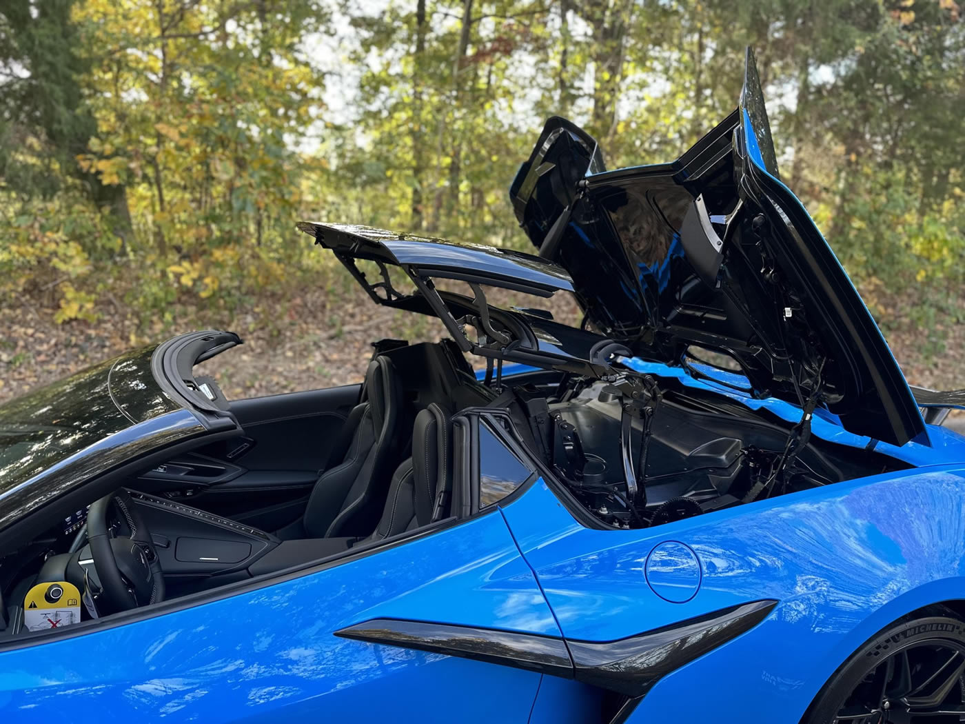 2023 Corvette Z06 Convertible 2LZ Z07 in Rapid Blue